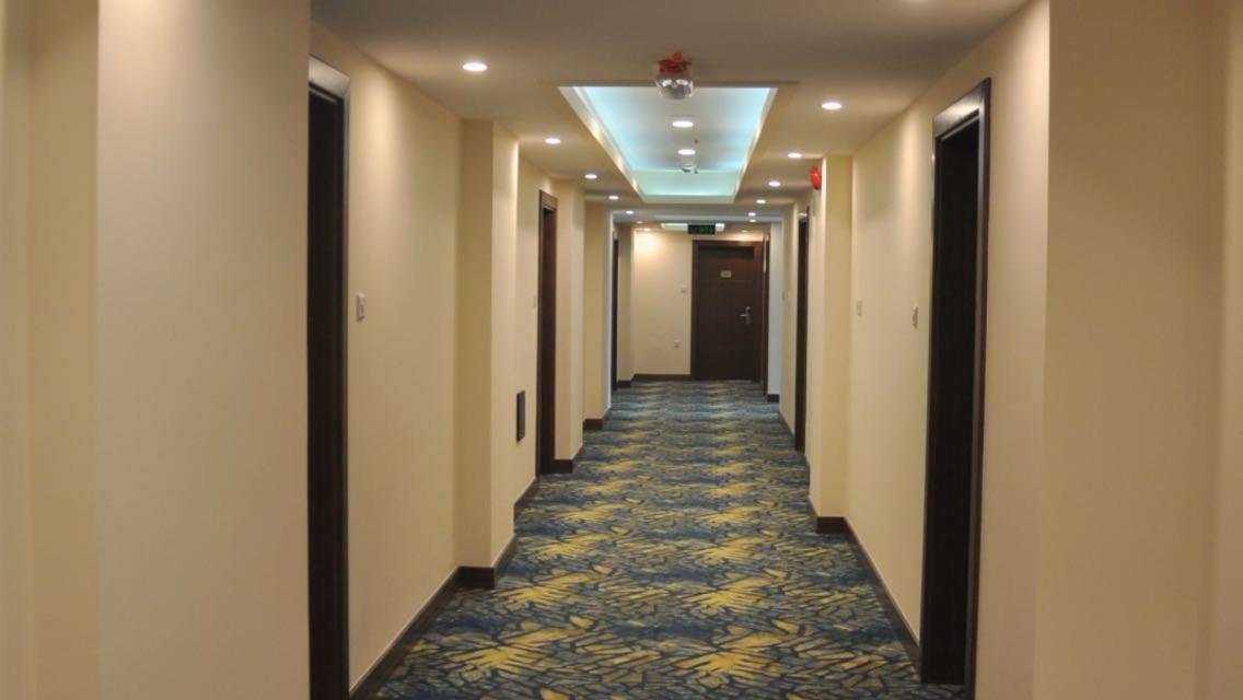 เซอร์ แกรนด์ โฮเทล Hotel ภายนอก รูปภาพ
