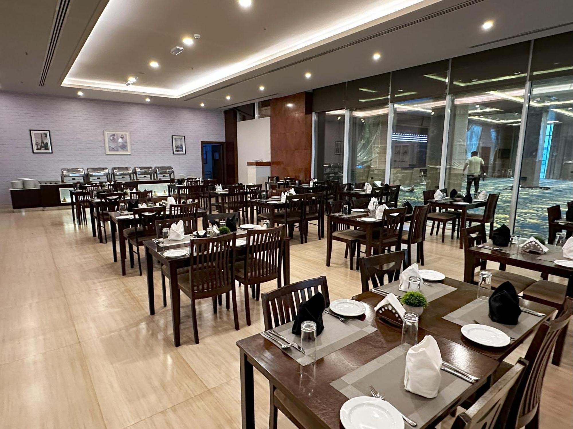 เซอร์ แกรนด์ โฮเทล Hotel ภายนอก รูปภาพ