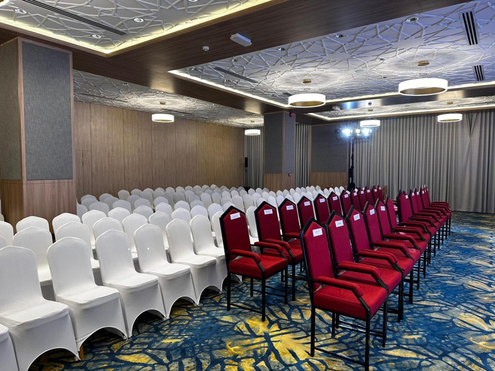 เซอร์ แกรนด์ โฮเทล Hotel ภายนอก รูปภาพ